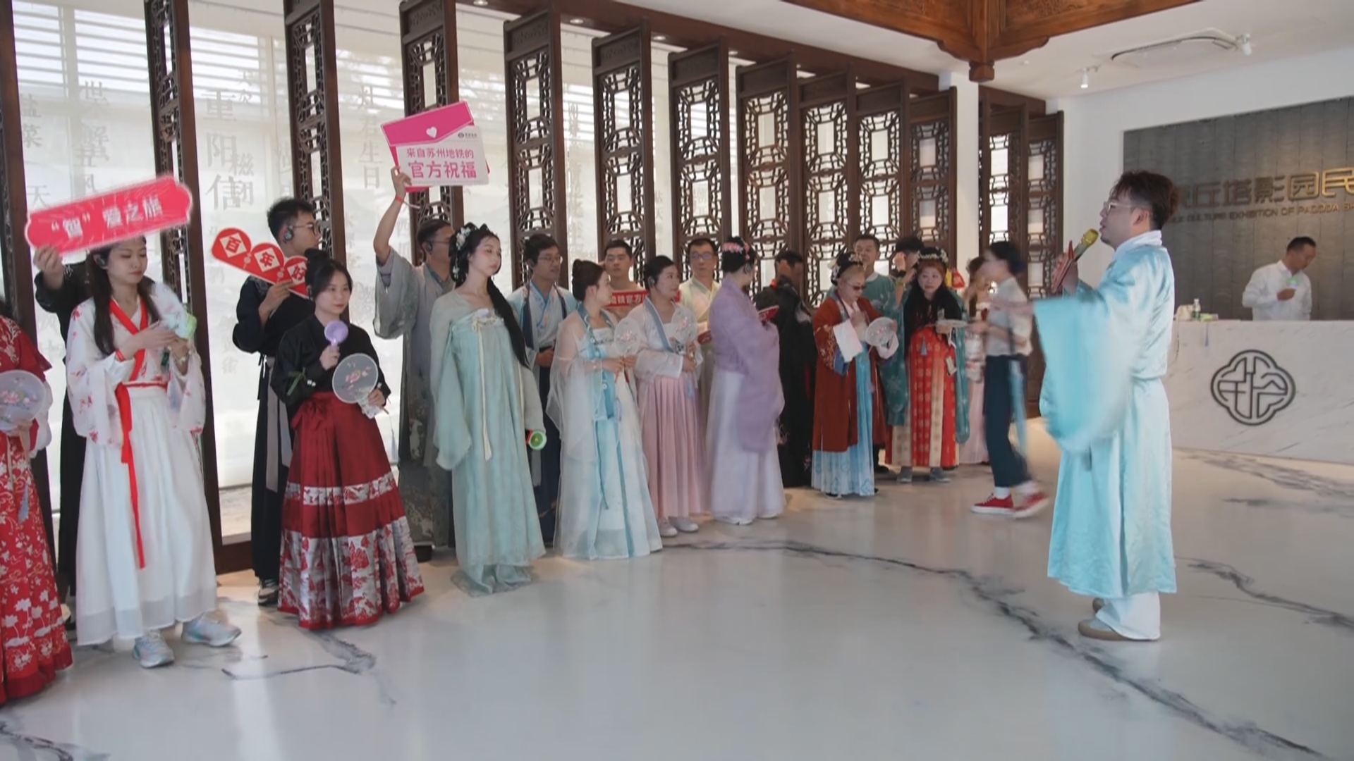 乘着地铁去结婚 沉浸式体验苏式浪漫婚俗