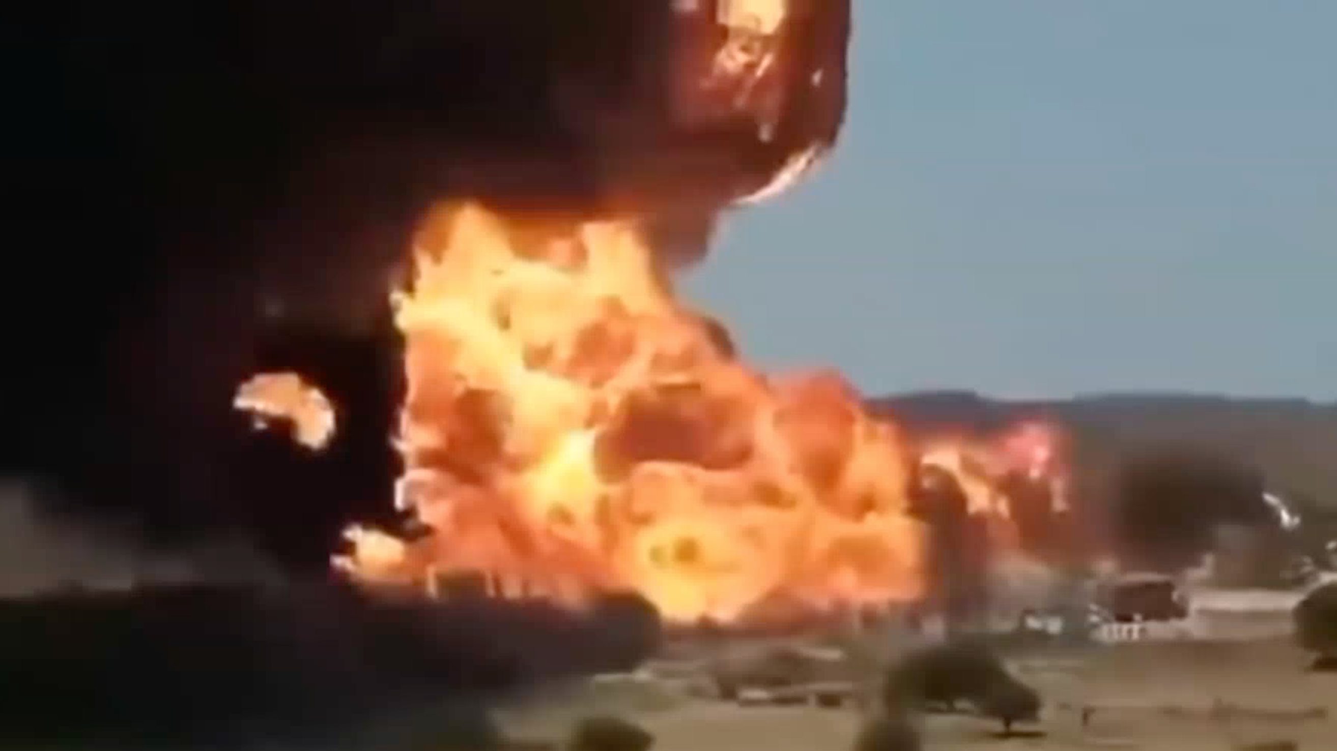 也门一燃气站爆炸 造成近百人死伤 也门一燃气站爆炸 造成近百人死伤