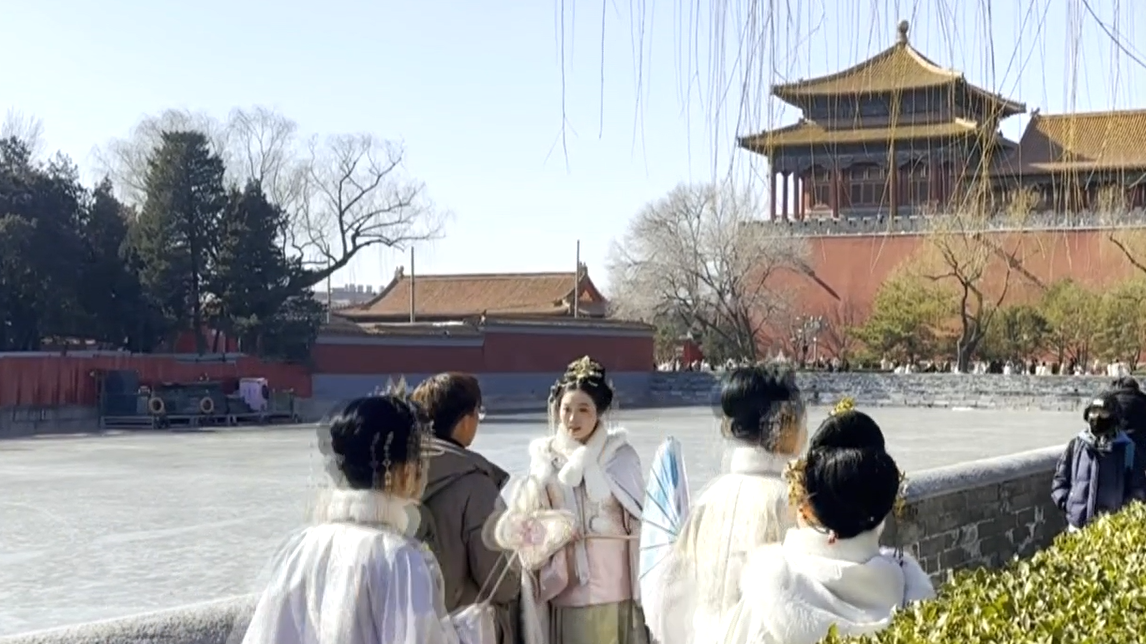 王府井“格格楼”里的妆造魔法：指下施粉黛，匠心绘古韵