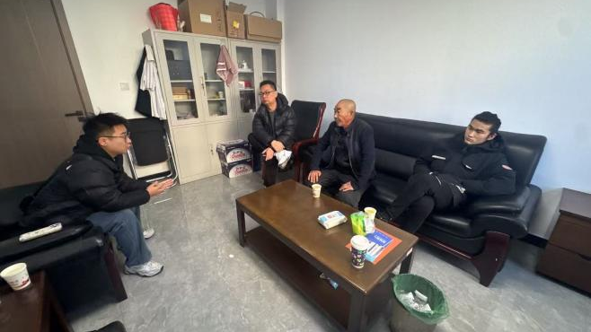 入户走访暖民心 敲开家门听诉求 解了民忧暖了心窝 入户走访暖民心 敲开家门听诉求 解了民忧暖了心窝