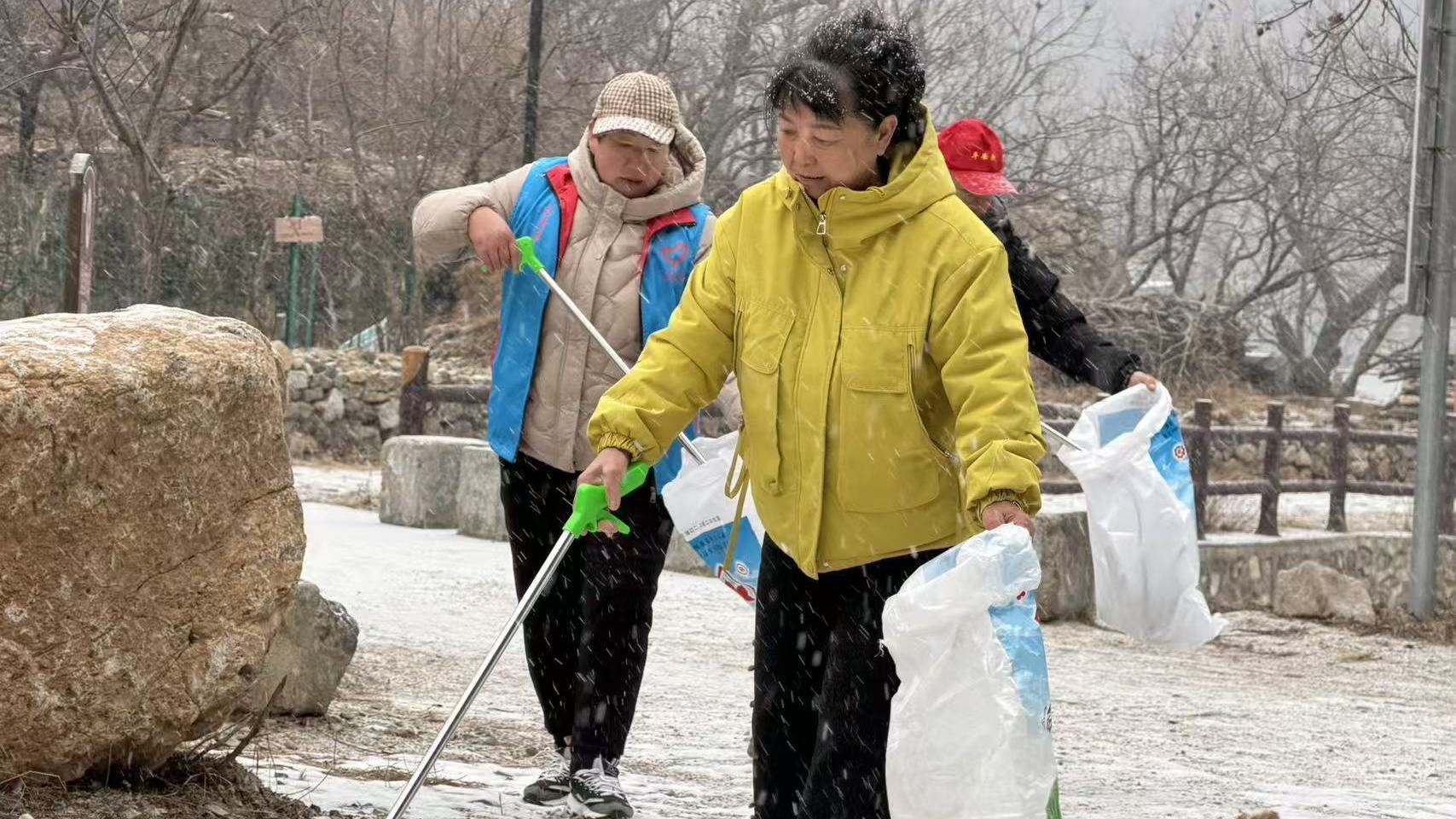从 “一个人” 到 “一群人” 毛志芹用雷锋精神凝聚环保力量