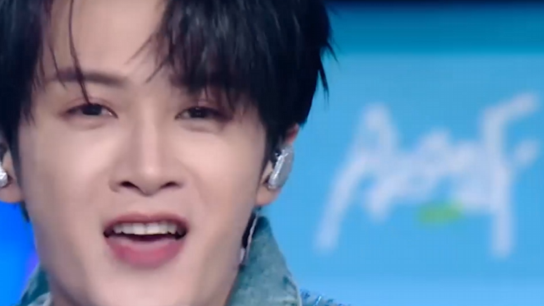 檀健次《心意的佐证》春晚首秀炸场 定格动作成舞台教科书 檀健次《心意的佐证》春晚首秀炸场 定格动作成舞台教科书