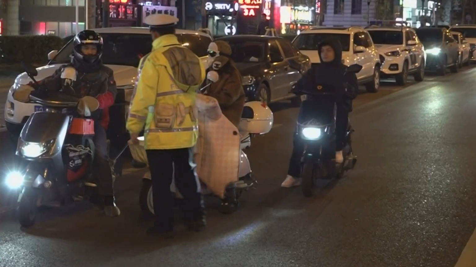 “醉骑”连摔6次 害人害己 “醉骑”连摔6次 害人害己