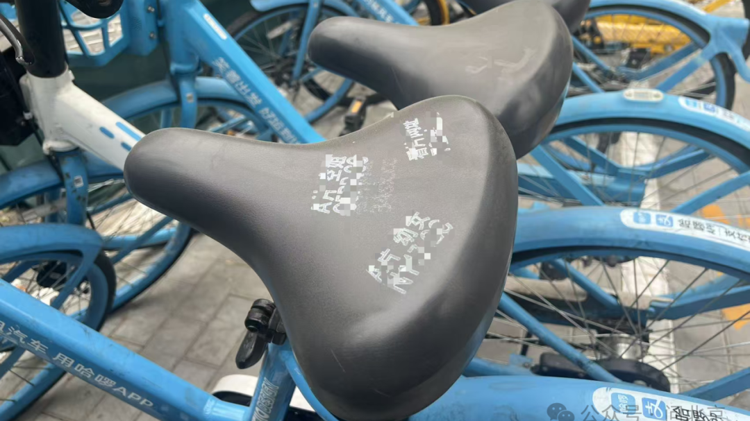 共享单车成色情广告“流动载体”? 家长:孩子每天路过都能看到! 共享单车成色情广告“流动载体”? 家长:孩子每天路过都能看到!