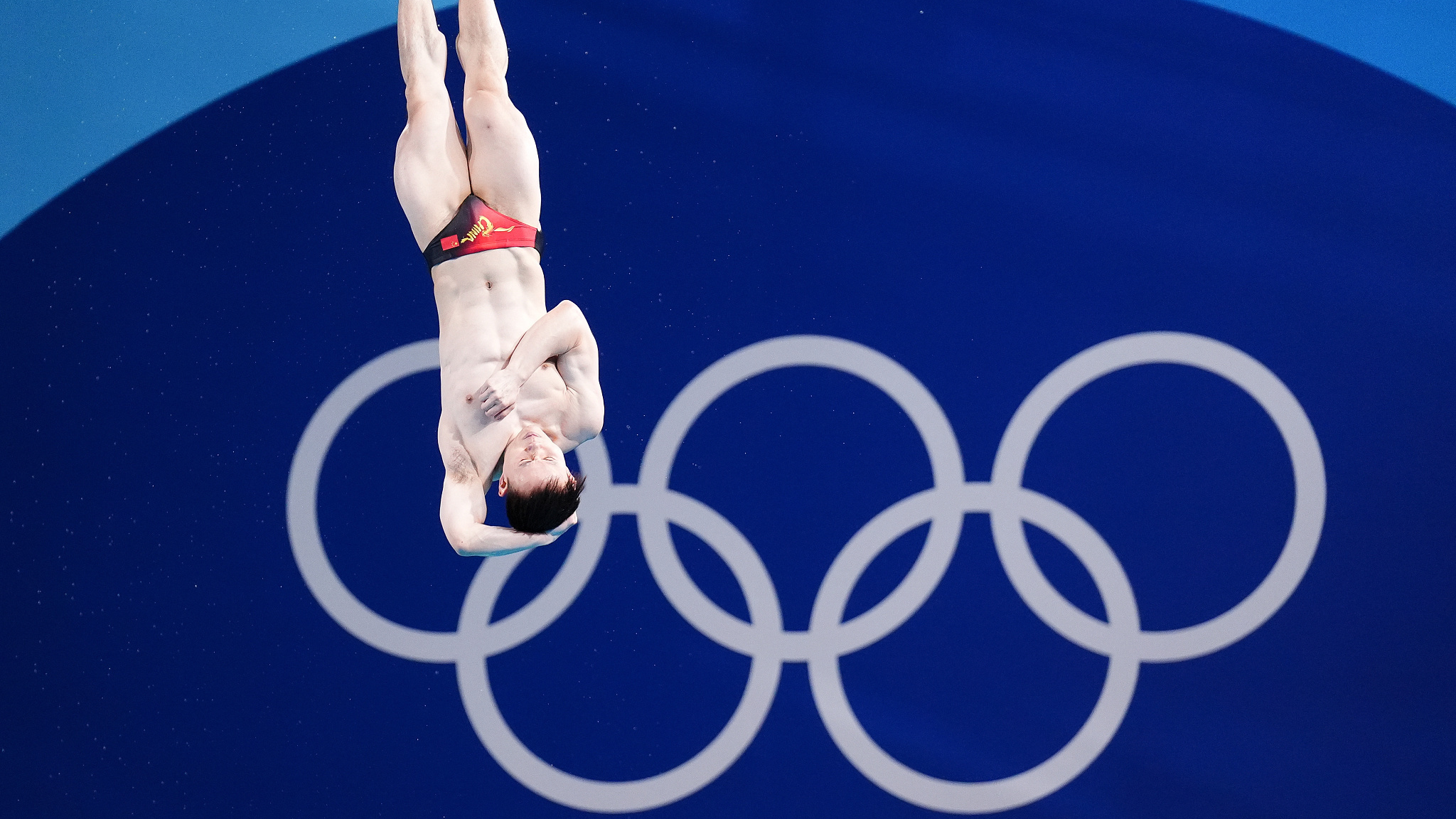 梦之队！谢思埸卫冕奥运会跳水男子单人三米板金牌，王宗源摘银