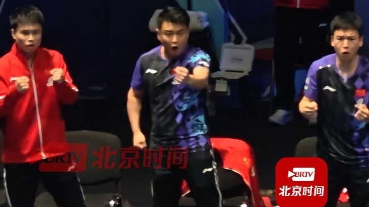 梁靖崑3-2战胜张本智和！每拿一分，梁靖崑与教练一同怒吼鼓劲！