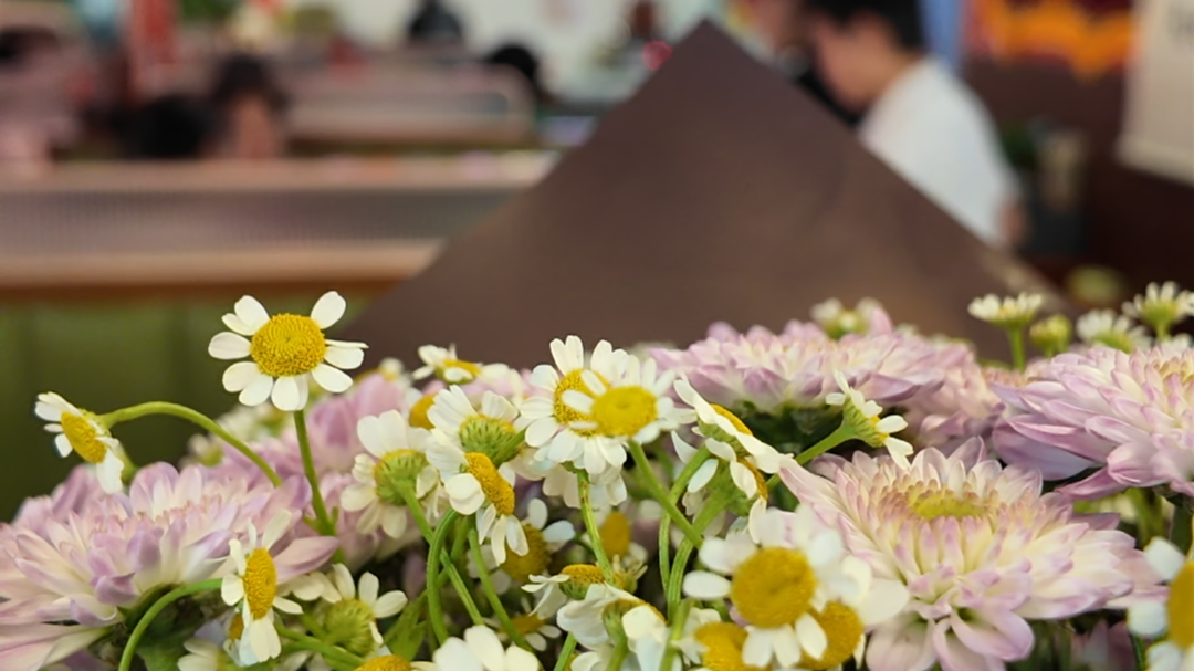 栾留伟牺牲一周年店里生意依旧红火，这座城市和人民从来没有忘记他