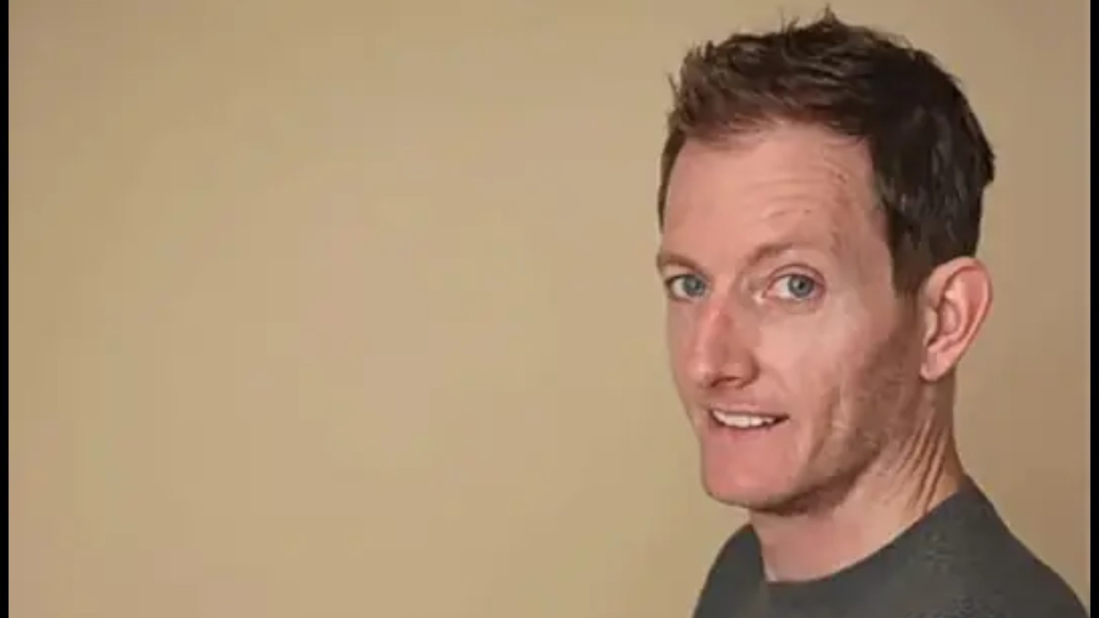 32岁美国翼装飞行顶尖高手从南非桌山跃下撞上岩石身亡