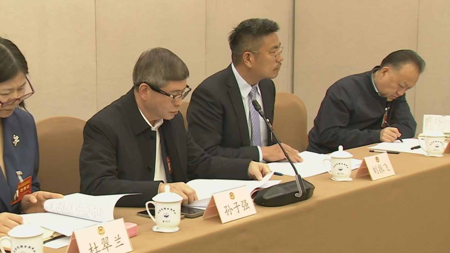 开局“十五五”两会进行时|市政协委员分组讨论常委会工作报告和提案工作报告 开局“十五五”两会进行时|市政协委员分组讨论常委会工作报告和提案工作报告