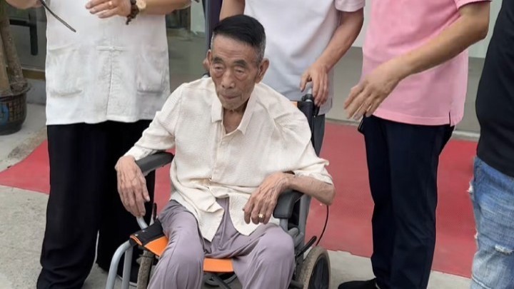 杨少华去世，享年九十四岁。去世当天上午，还曾公开露面