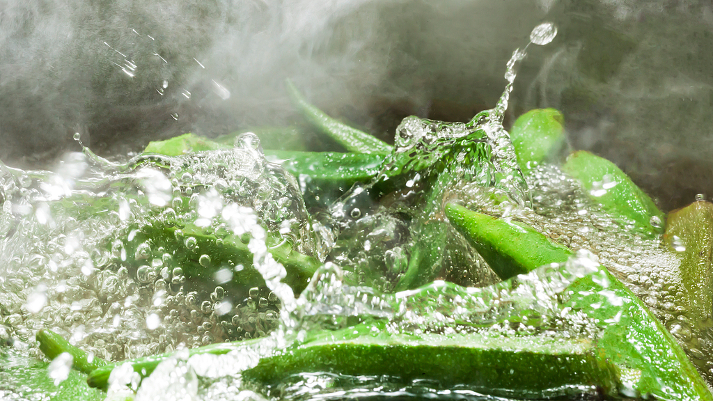 焯水该用冷水还是热水？你可能一直都做错了