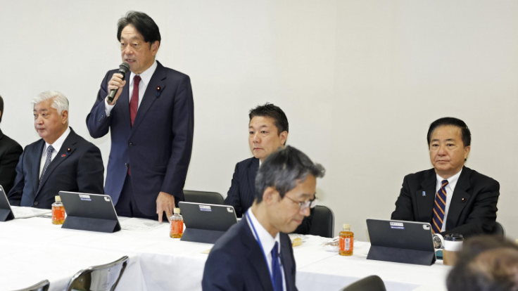 日本自民党开会讨论修改安保战略