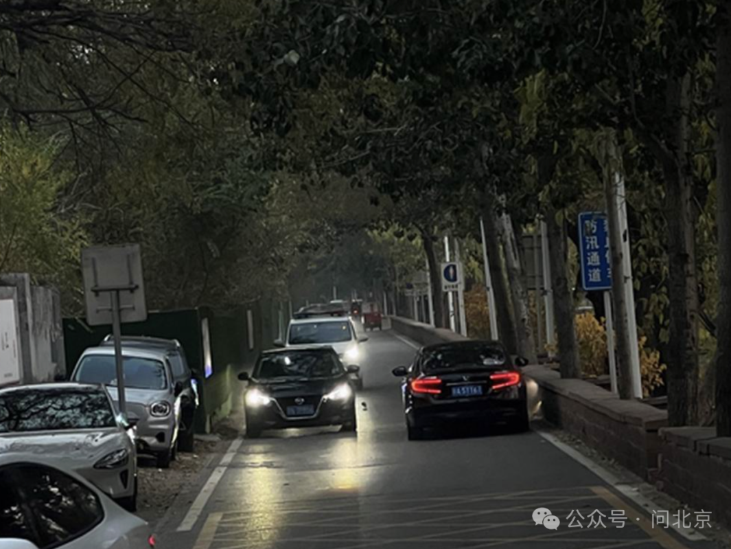 绕远路、走险道？丽泽旁小区居民：好多老人都不敢出门……