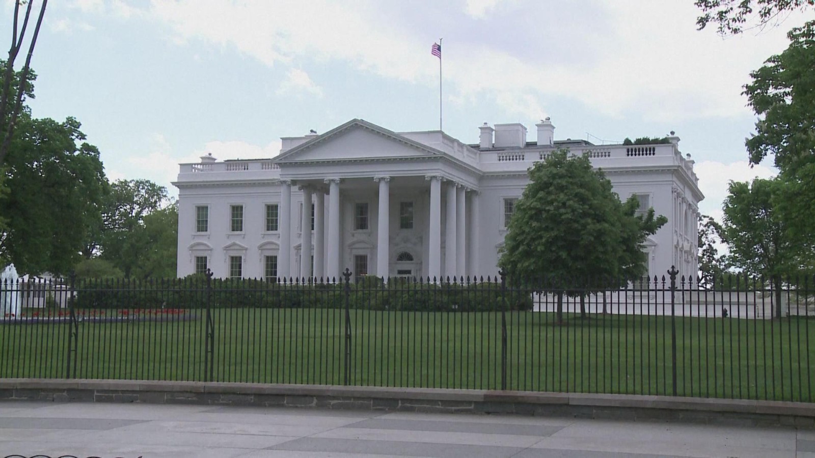 特朗普继续缩减政府机构 高级雇员被限制访问数据库