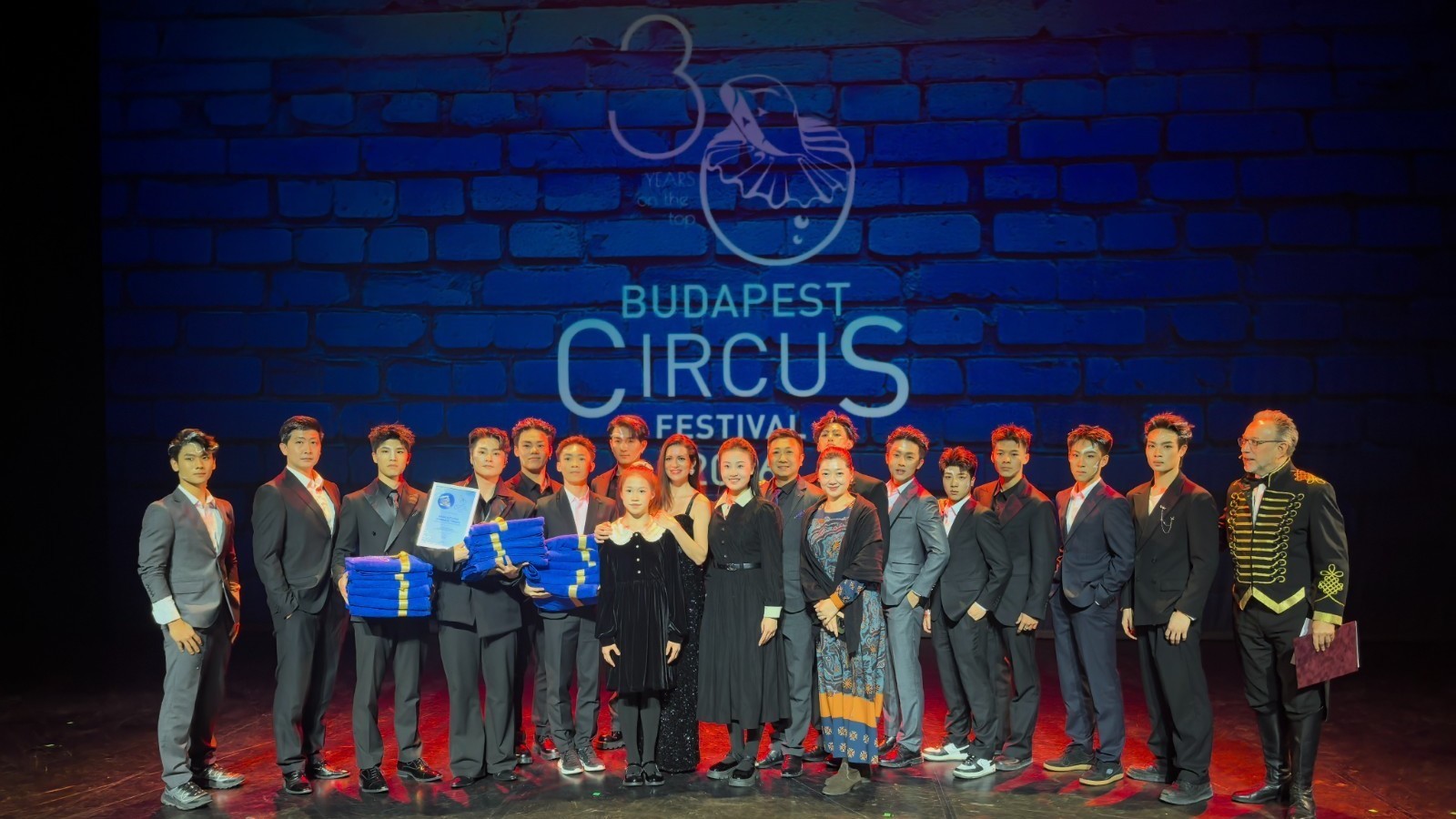 第77金！中国杂技团布达佩斯“双响”夺魁