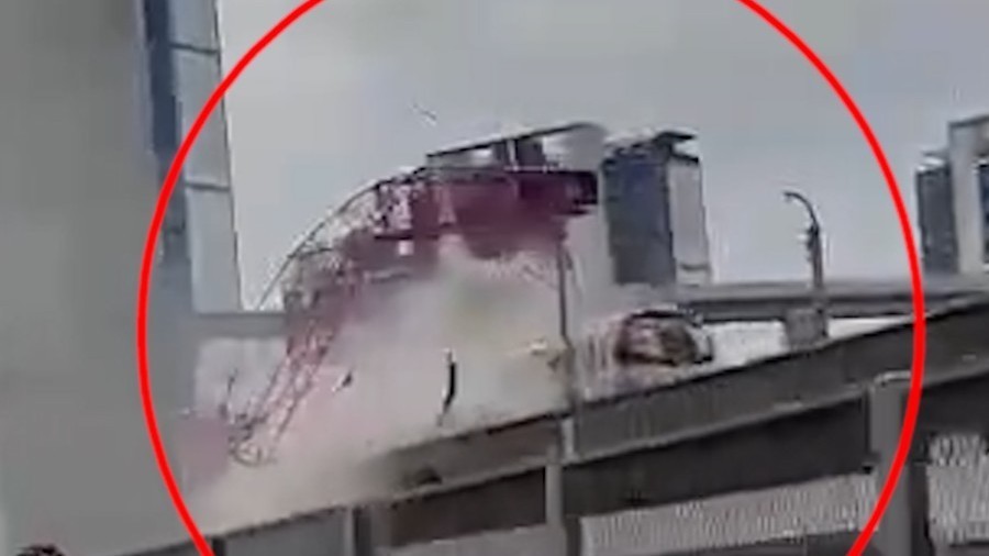 上海地铁11号线事故，受损列车内部画面曝光