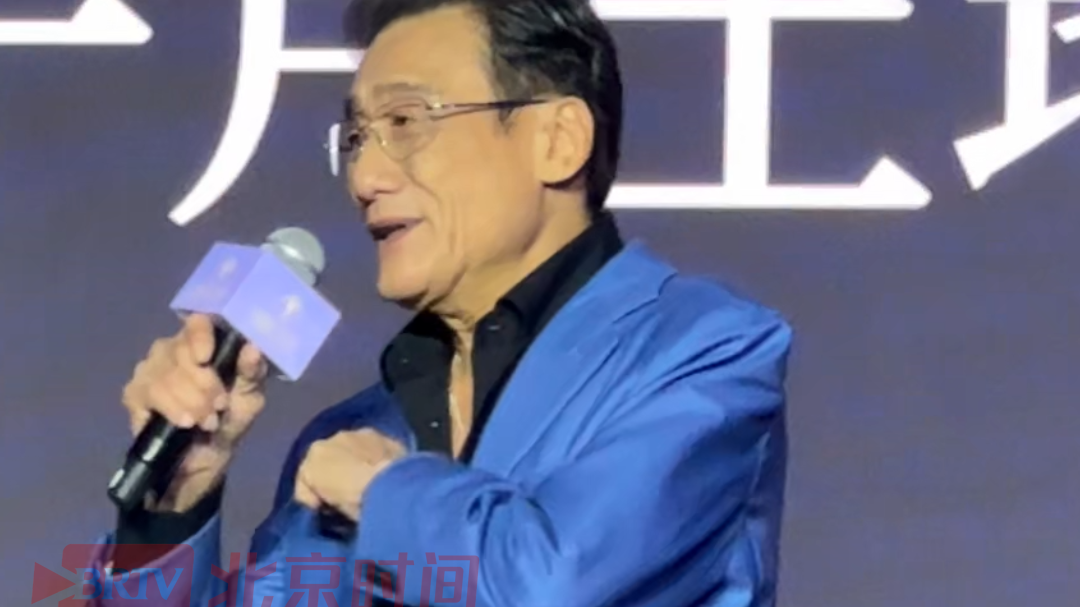 梁家辉：祖国河山一直刻在我身上 说到激动处时他捶胸哽咽落泪