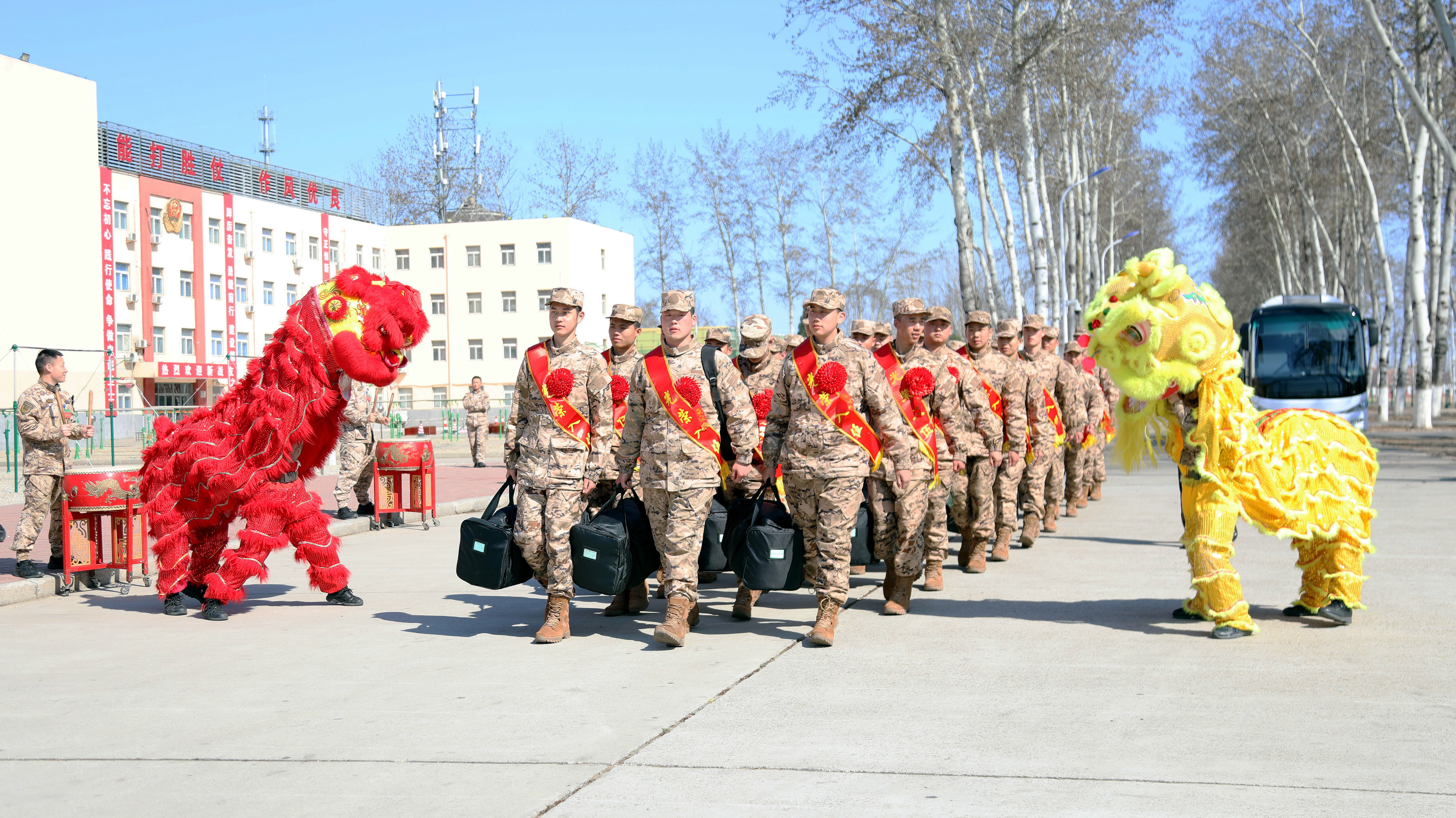 2025年首批新兵,入营!北京迎接2025年春季首批新兵入营 2025年首批新兵,入营!北京迎接2025年春季首批新兵入营