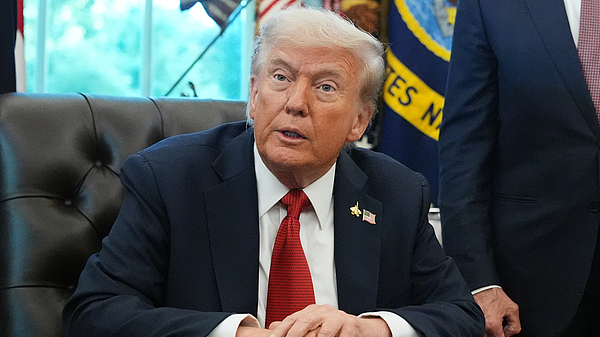 特朗普宣布：明年生日在白宫举办格斗比赛