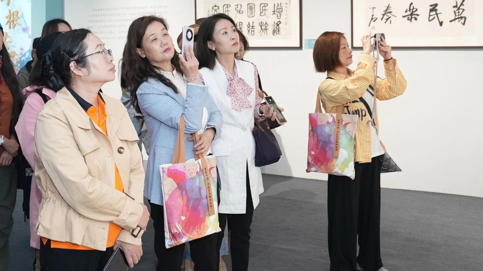 “书绘共同体——铸牢中华民族共同体意识书画展”在京开幕