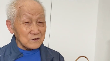 一线探访:91岁老人带着蝈蝈住进安置点,“住进来挺踏实的!” 一线探访:91岁老人带着蝈蝈住进安置点,“住进来挺踏实的!”