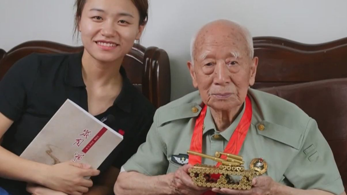 英雄 从未离开丨98岁抗战老兵何根毅：必须把历史一笔一划地记清楚