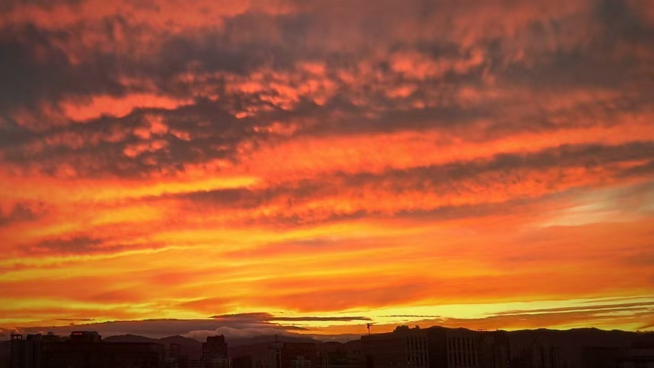 绝美!北京雨后天空出现“治愈系”晚霞 绝美!北京雨后天空出现“治愈系”晚霞