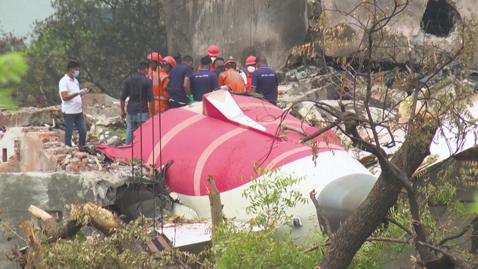 印度空难客机两个黑匣子均已找到 印度空难客机两个黑匣子均已找到