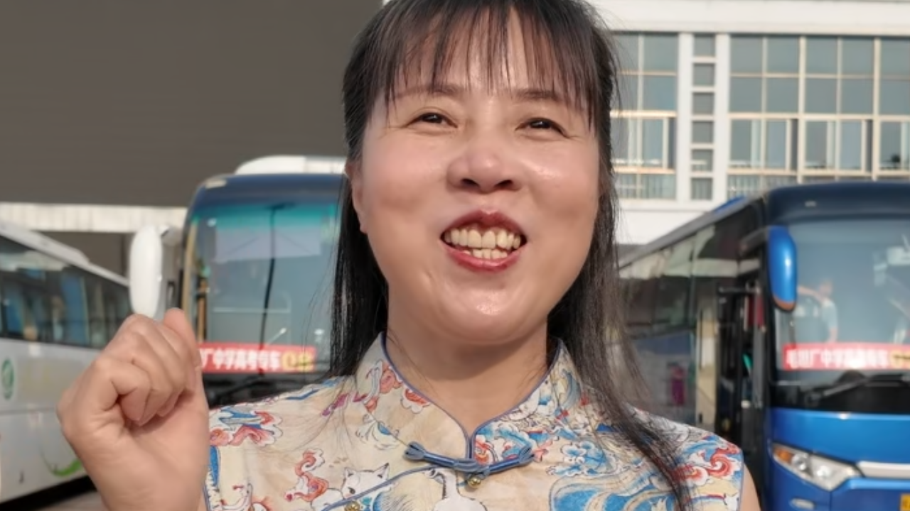 毛坦厂学子乘车奔赴高考考场 家长硬核应援开启 殷殷祈福愿所有考生旗开得胜金榜题名 毛坦厂学子乘车奔赴高考考场 家长硬核应援开启 殷殷祈福愿所有考生旗开得胜金榜题名