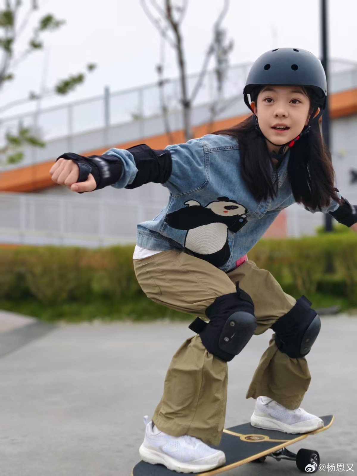 眼熟?《南京照相馆》里的小女孩杨恩又_北京时间