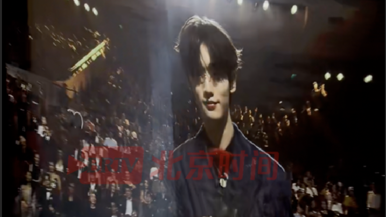 时代少年团丁程鑫台上上演希区柯克变焦镜头
