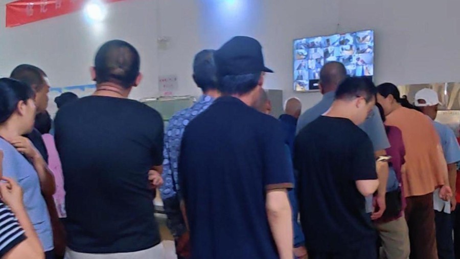 北京时间直击怀柔防汛安置点 大伙在这吃上了热乎的饭菜