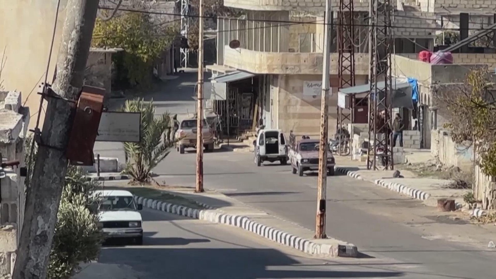 以色列军队进入叙利亚南部 当地人感到恐慌和愤怒 以色列军队进入叙利亚南部 当地人感到恐慌和愤怒