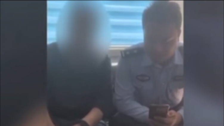 真警察把假警察怼蒙了