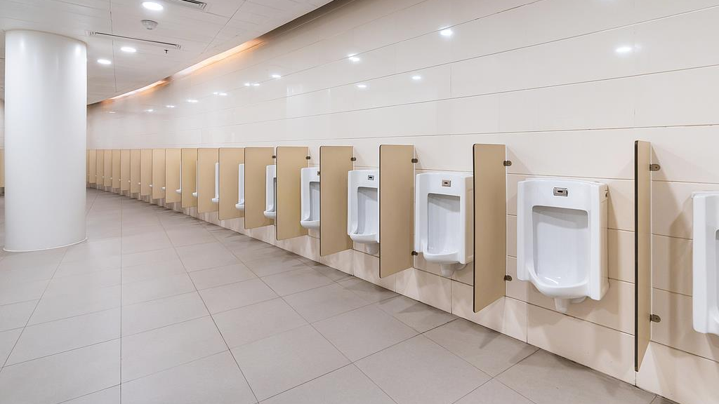 商场半开放式男童厕所引质疑,安全与隐私如何平衡? 商场半开放式男童厕所引质疑,安全与隐私如何平衡?
