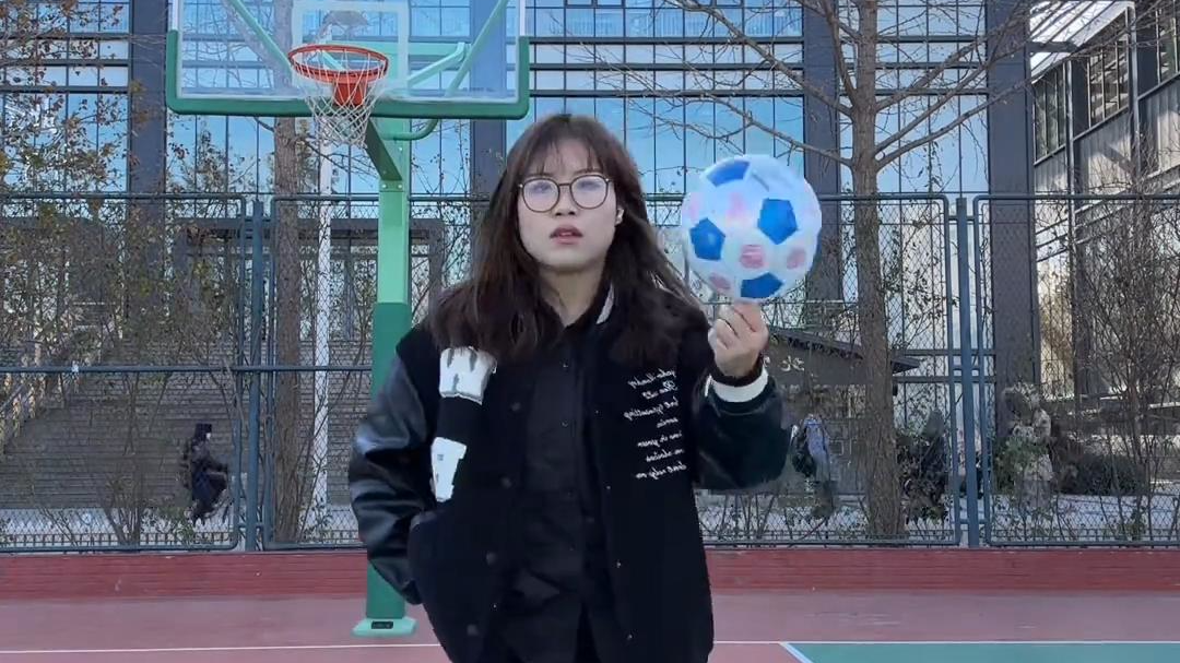 篮球摇人才辈出，网友评论：博士生学东西就是快