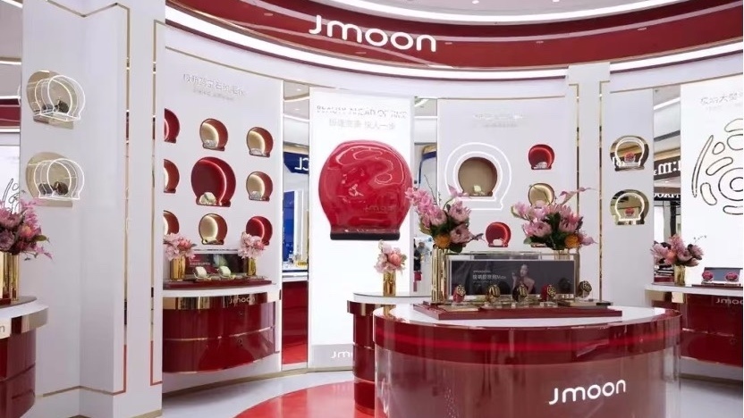 买“美容仪”送“爱马仕”？极萌被质疑“碰瓷奢侈品”：真相几何？