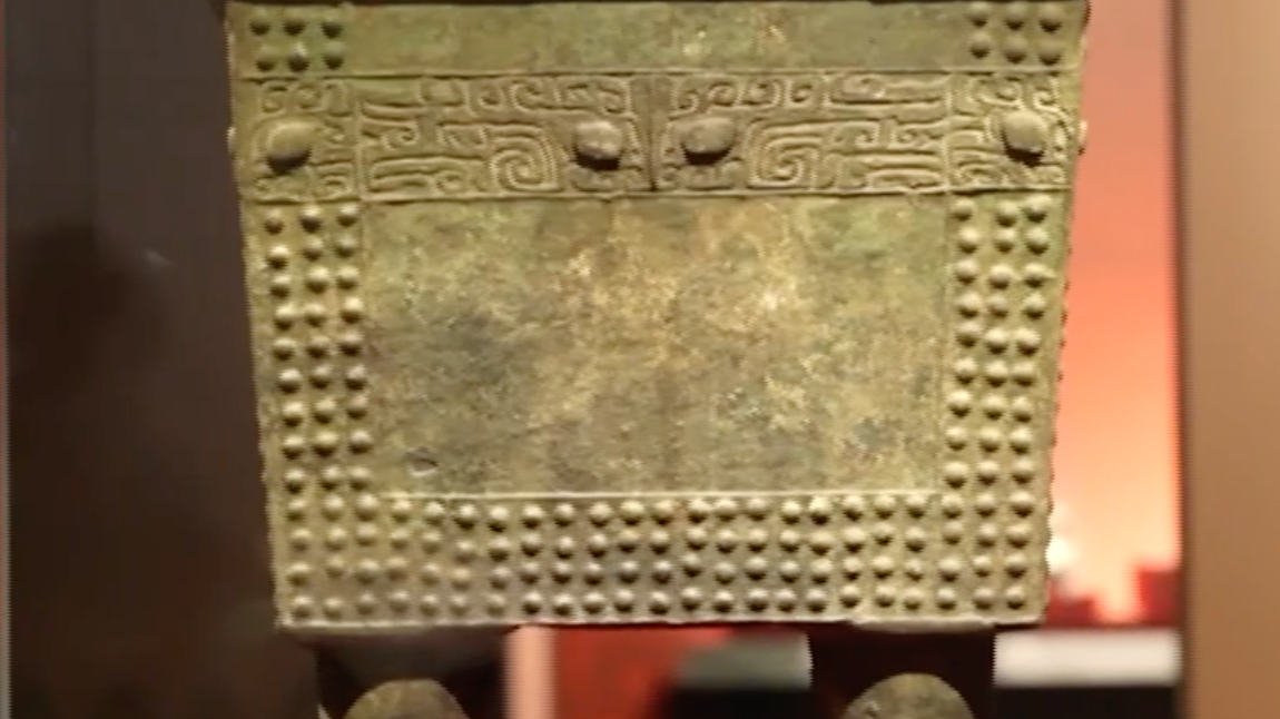 兽面乳钉纹铜方鼎——比司母戊鼎还方还老的鼎,正在展出中…… 兽面乳钉纹铜方鼎——比司母戊鼎还方还老的鼎,正在展出中……