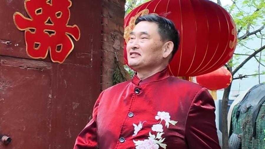 大衣哥朱之文大方回应走路秀热梗 大衣哥朱之文大方回应走路秀热梗