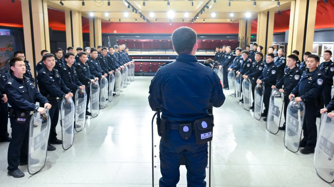 特警队长VS派出所女副所长，都够硬核！