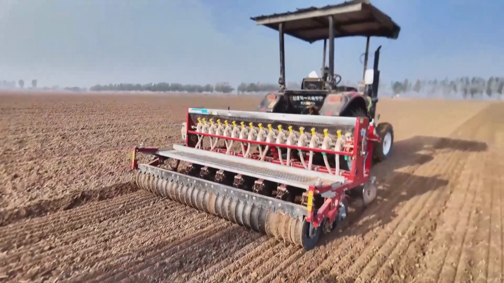 手机连北斗 播种变轻松 手机连北斗 播种变轻松