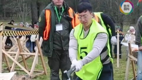 在白俄罗斯，会劈柴的记者也能得奖