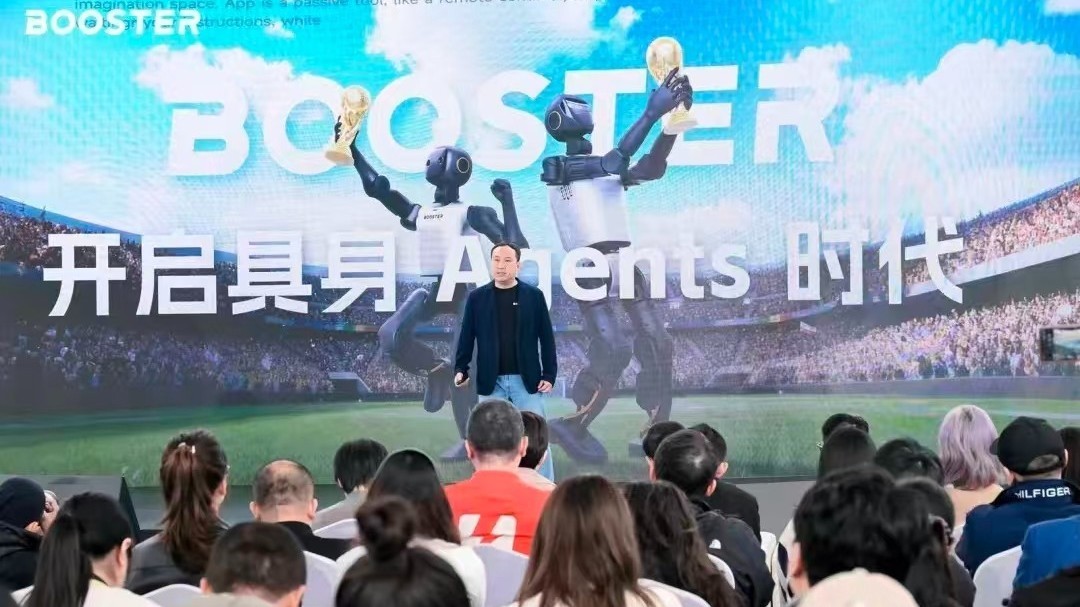 人形机器人闯入生活!价格门槛击穿至3万内,从“尝鲜”走向“常用” 人形机器人闯入生活!价格门槛击穿至3万内,从“尝鲜”走向“常用”