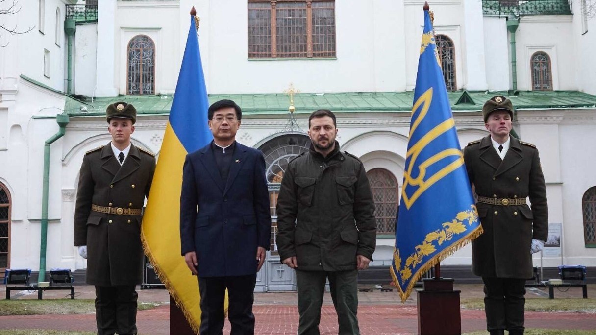 中国新任驻乌克兰大使马升琨向乌克兰总统泽连斯基递交国书