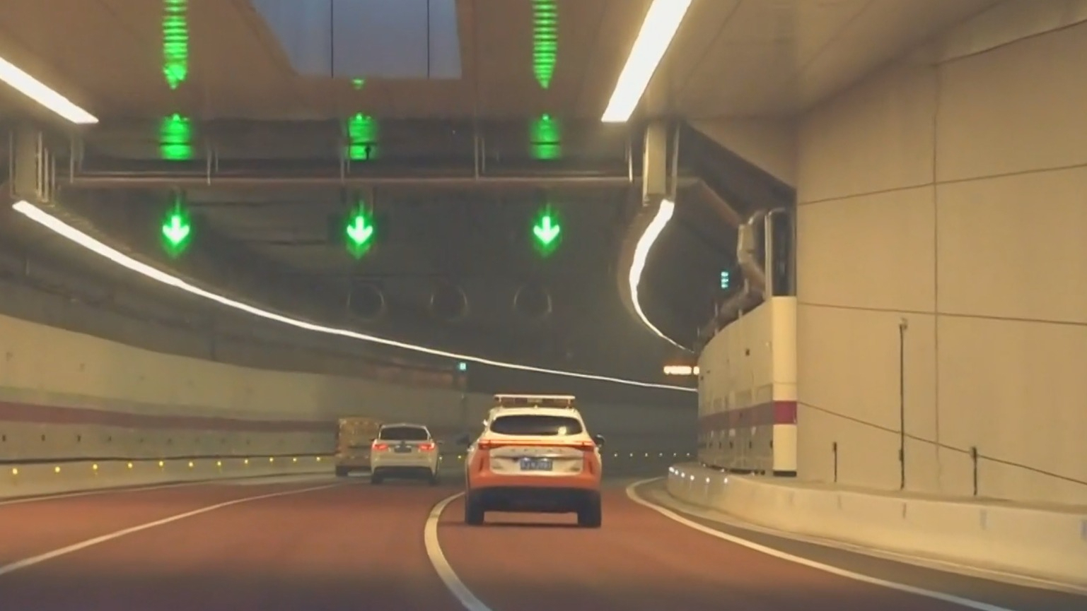 东六环隧道7月起允许12吨及以上货车通行 东六环隧道7月起允许12吨及以上货车通行