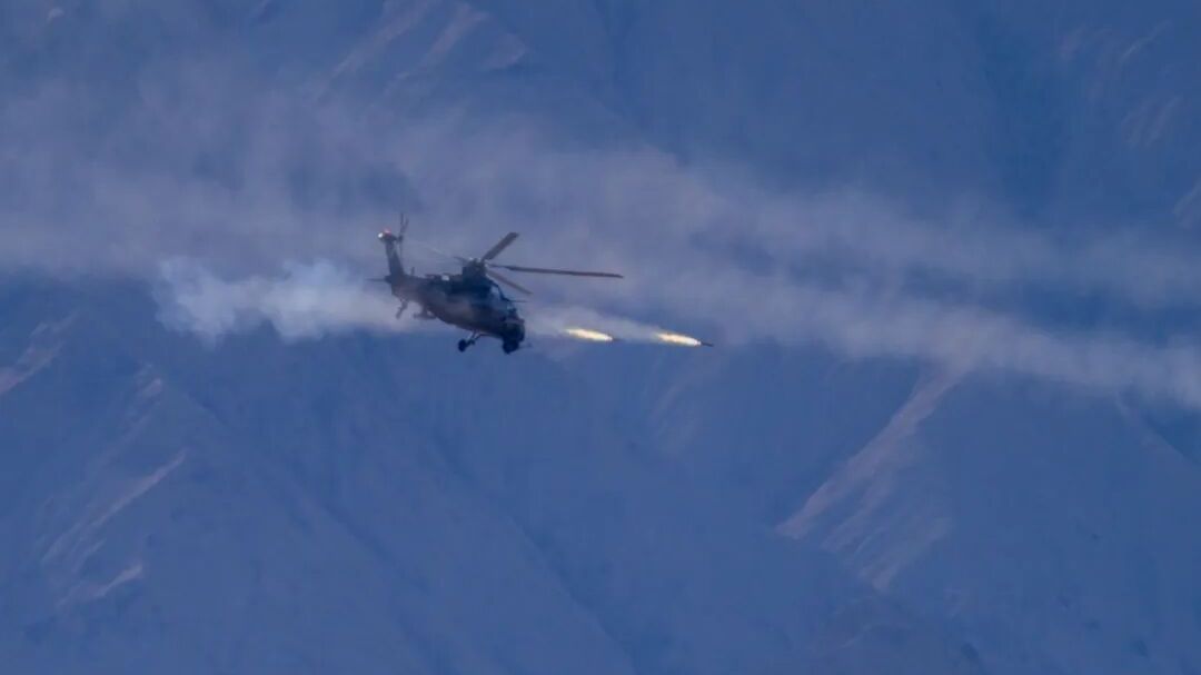 冬日高原,直升机昼夜出击! 冬日高原,直升机昼夜出击!