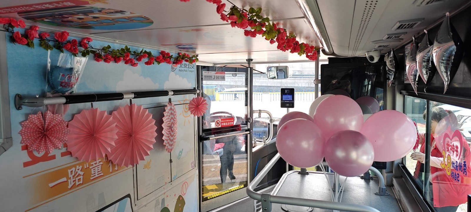 妇女节乘400路内环快车,赏四环路春光 妇女节乘400路内环快车,赏四环路春光