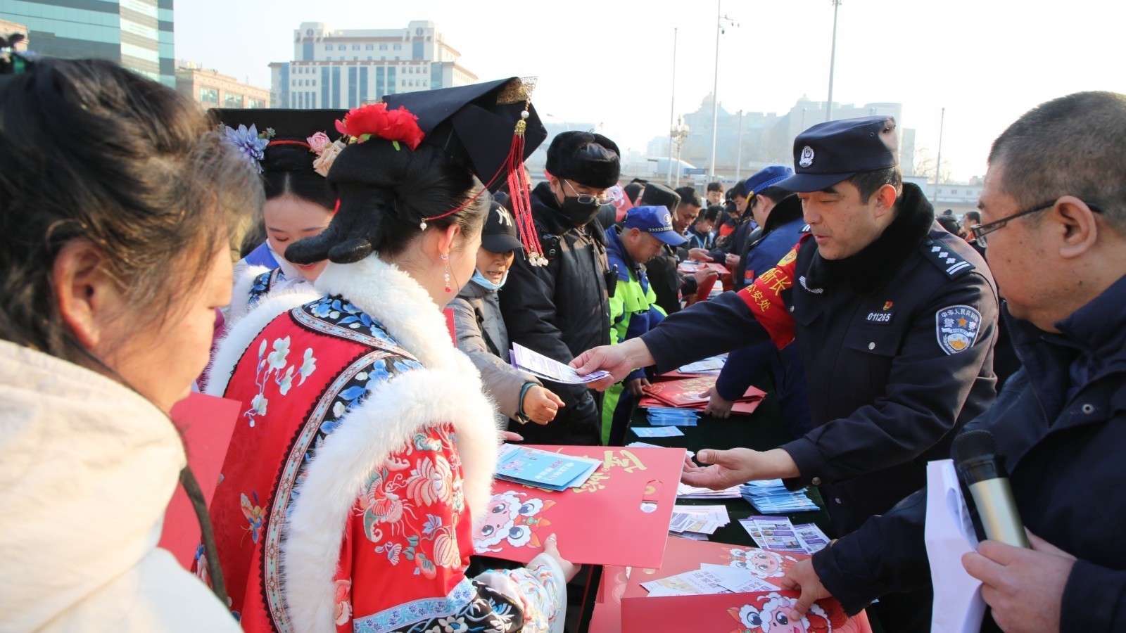 北京站派出所联合辖区内各单位开展消防安全宣传及安检岗位