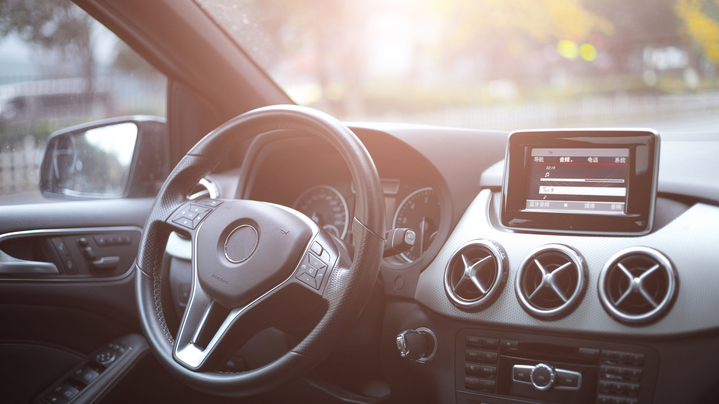 今日提示:高温天气,这些物品放车内有爆燃风险! 今日提示:高温天气,这些物品放车内有爆燃风险!