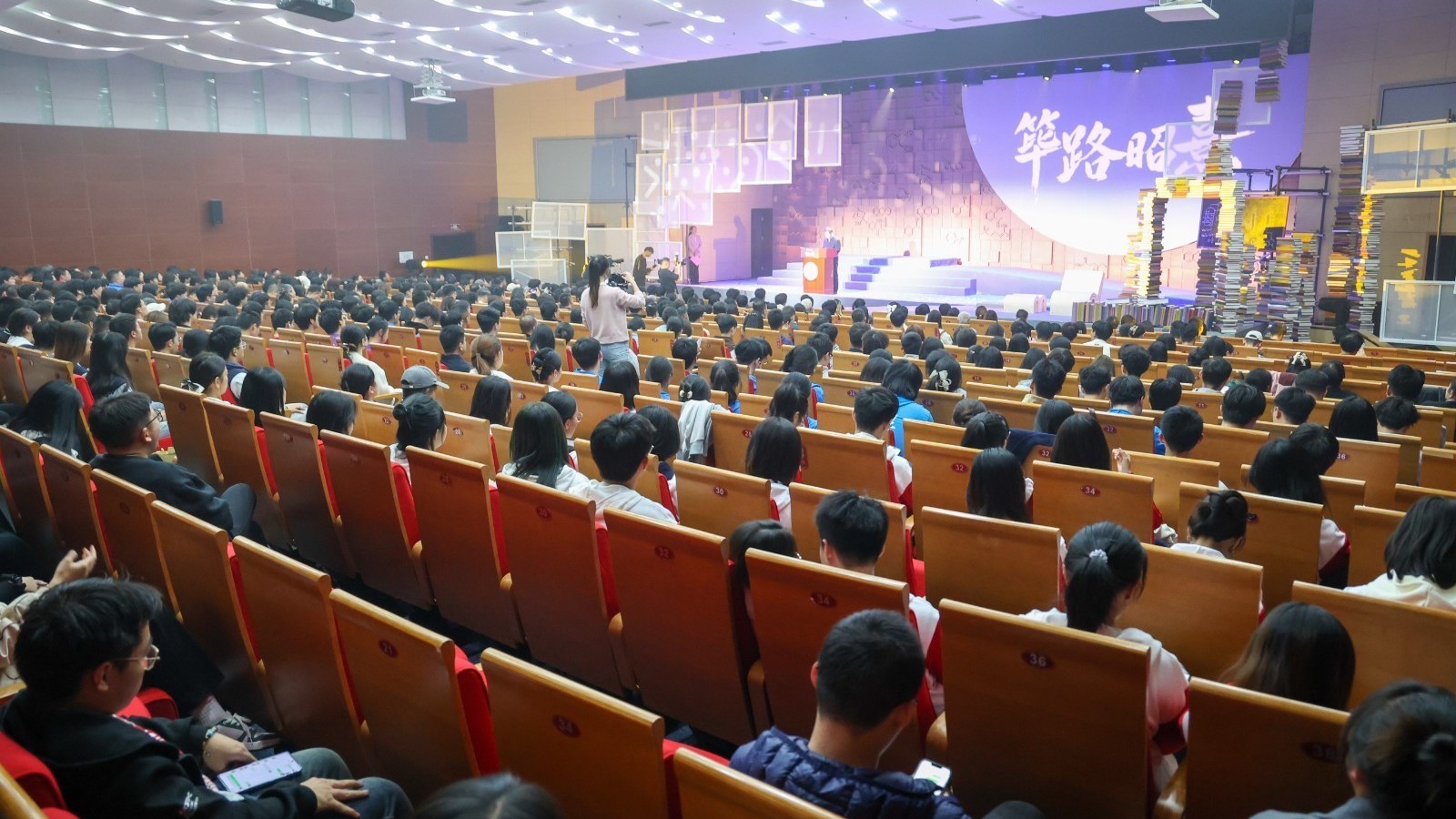 原创话剧《筚路昭熹》在中国石油大学(北京)首演 原创话剧《筚路昭熹》在中国石油大学(北京)首演